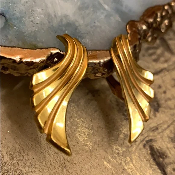 MIRIAM HASKELL GOLD TONE SCREW BACK EARRINGS - Picture 2 of 4